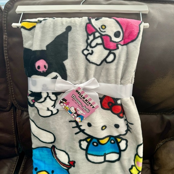 Hello Kitty & Friends 60” x 70” Plush Throw Blanket - Picture 2 of 11